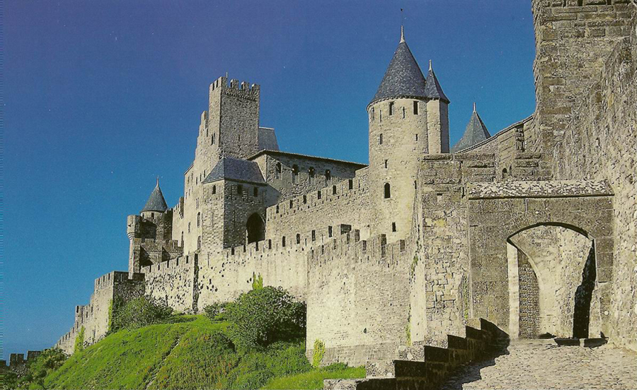 Carcassonne Chateau comtal et Porte d`Aude